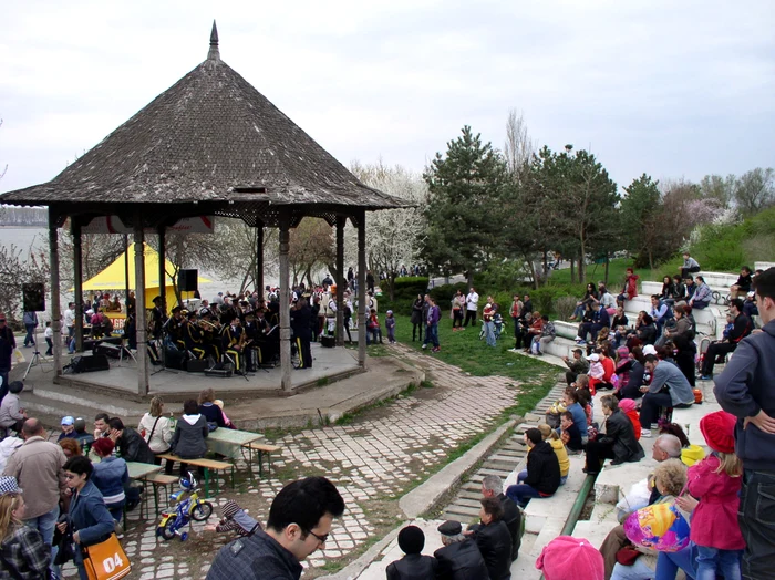 Fanfara Centrului Cultural, concertând la Festivalul Scrumbiei 2012