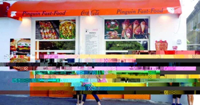 Timişoara: Maioneză şi ketchup peste memoria Revoluţiei. Expoziţia martirilor a fost înlocuită cu o shaormerie (GALERIE FOTO)