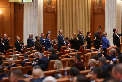 Şedinţa solemnă comună a Camerei Deputaţilor şi Senatului consacrată depunerii jurământului de către preşedintele ales al României, Nicuşor Dan, la Palatul Parlamentului din București. FOTO Inquam Photos / George Călin