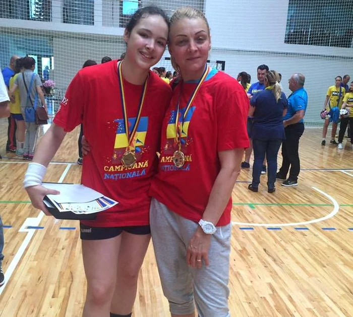 Simona Gogârlă și fiica ei