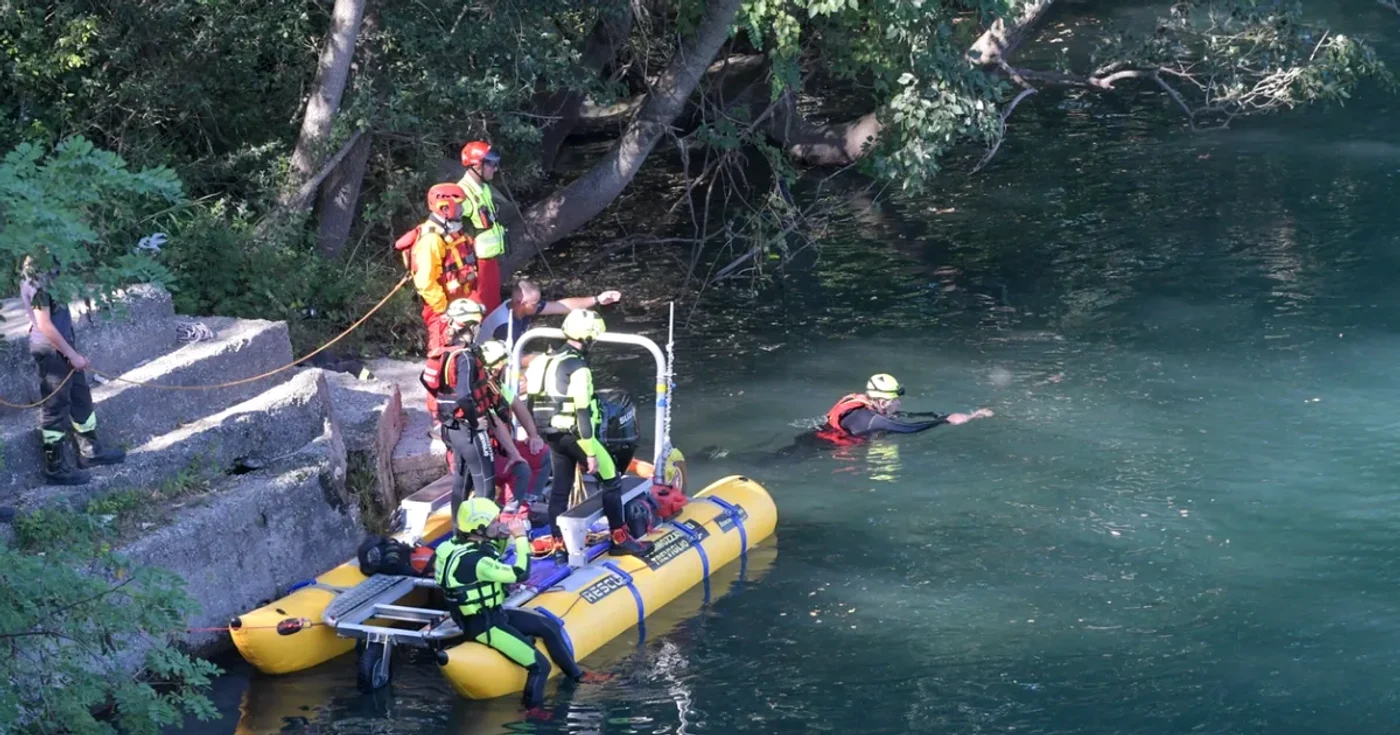 Scafandrii în caută pe bărbatul înecat FOTO: captura video