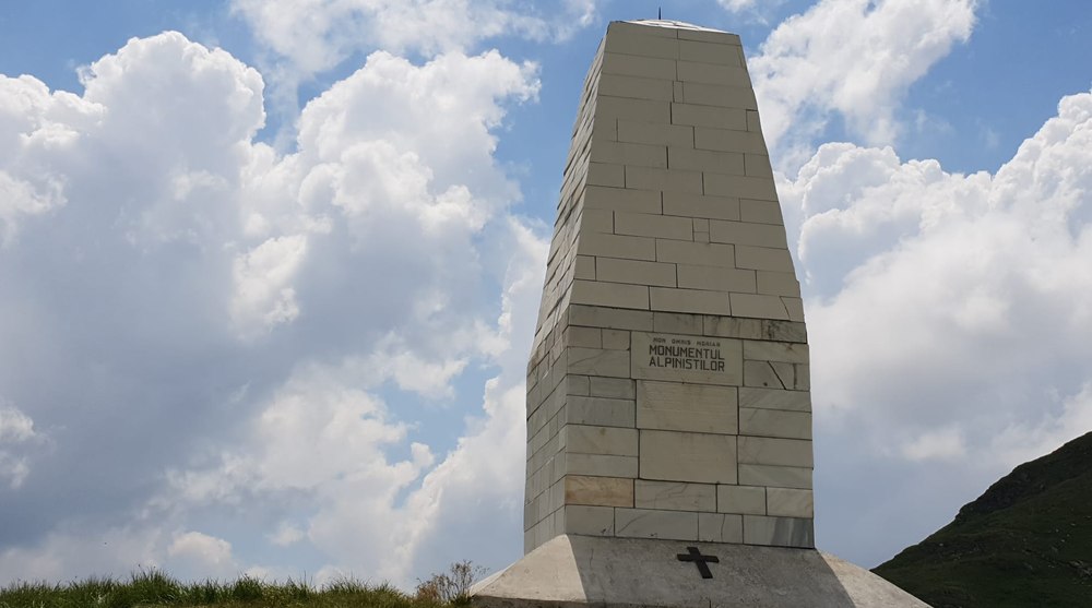 Povestea tragică a construcției Monumentului Alpiniștilor din Munții Făgăraș. A fost reabilitat după 50 de ani