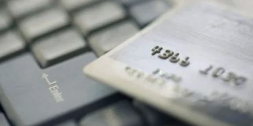 Au “explodat” plăţile online prin card bancar