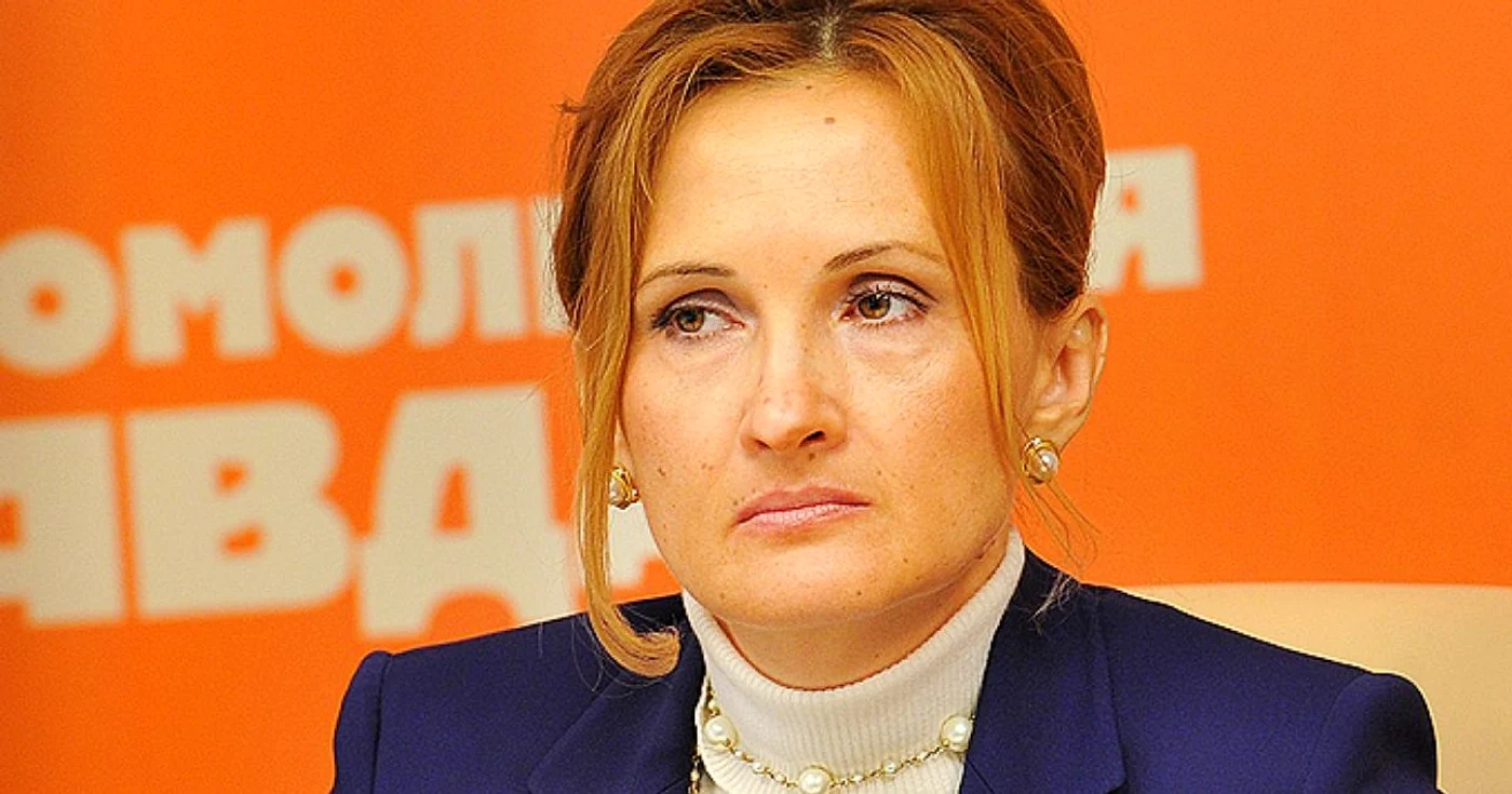 Irina Iarovaya este deputat în Duma de Stat a Rusiei din partea partidului de guvernare „Rusia Unită”, începând cu anul 2007, după ce în perioada 1997-2007 fusese deputat în Consiliul Regional al regiunii Camciatka din partea partidului de dreapta „Iabloko” (Mărul) şi se opusese cu vehemenţă politicilor „Rusiei Unite”. FOTO: kp.ru.