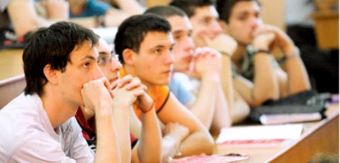 Tinerii cursanţi vor sta cu ochii pe profesori pentru a le îmbunătăţi predarea