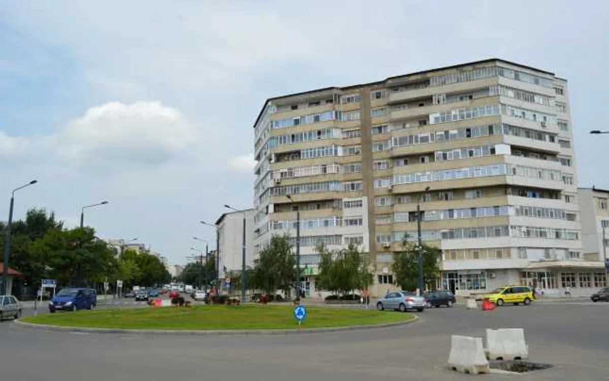 Cel mai mare bloc turn din Vaslui are 100 de apartamente, iar de patru ani locatarii nu au lift                                                                                   Foto Simona VOICU