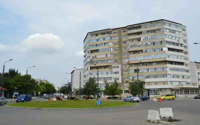 Cel mai mare bloc turn din Vaslui are 100 de apartamente, iar de patru ani locatarii nu au lift Foto Simona VOICU