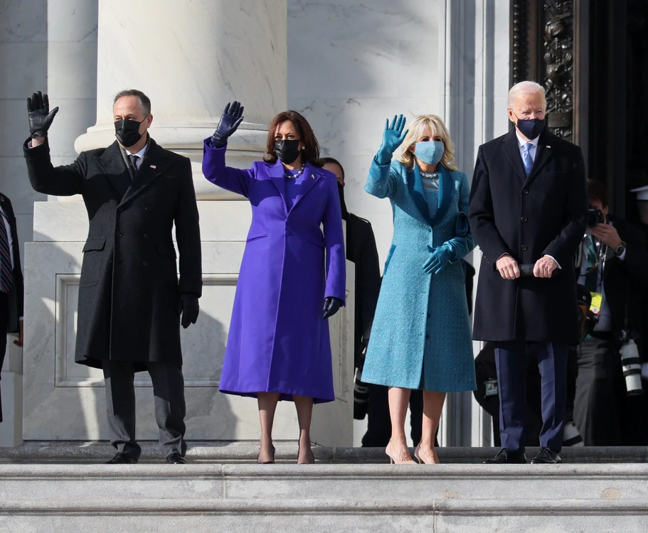 
    Kamala Harris a purtat creațiile a doi designeri de culoarefoto: Getty Images  