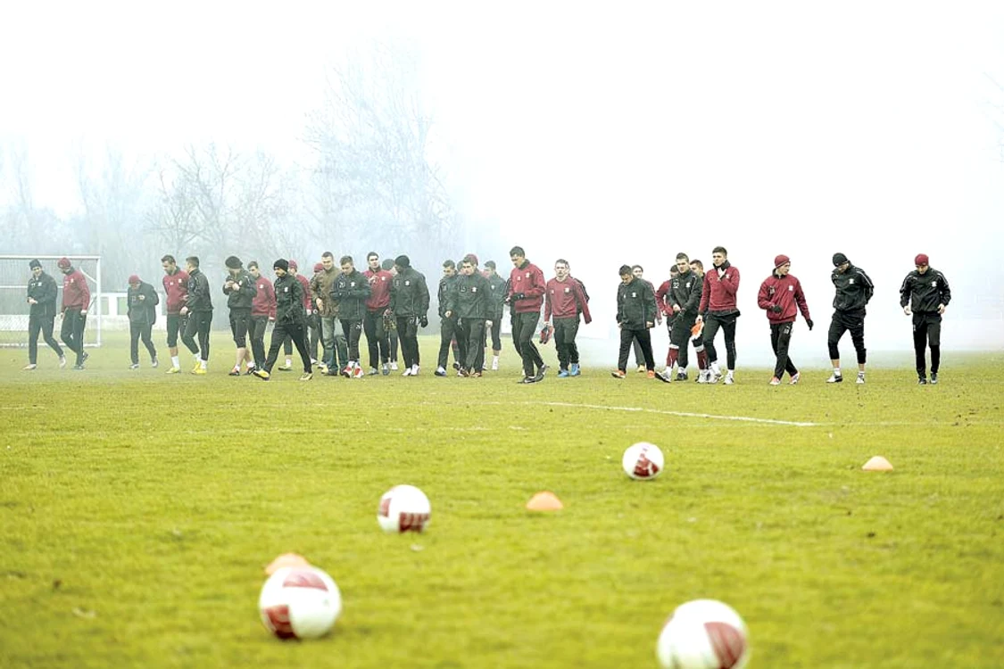 
    Giuleştenii nu vor să  plece în cantonament (Foto: mediafax)  