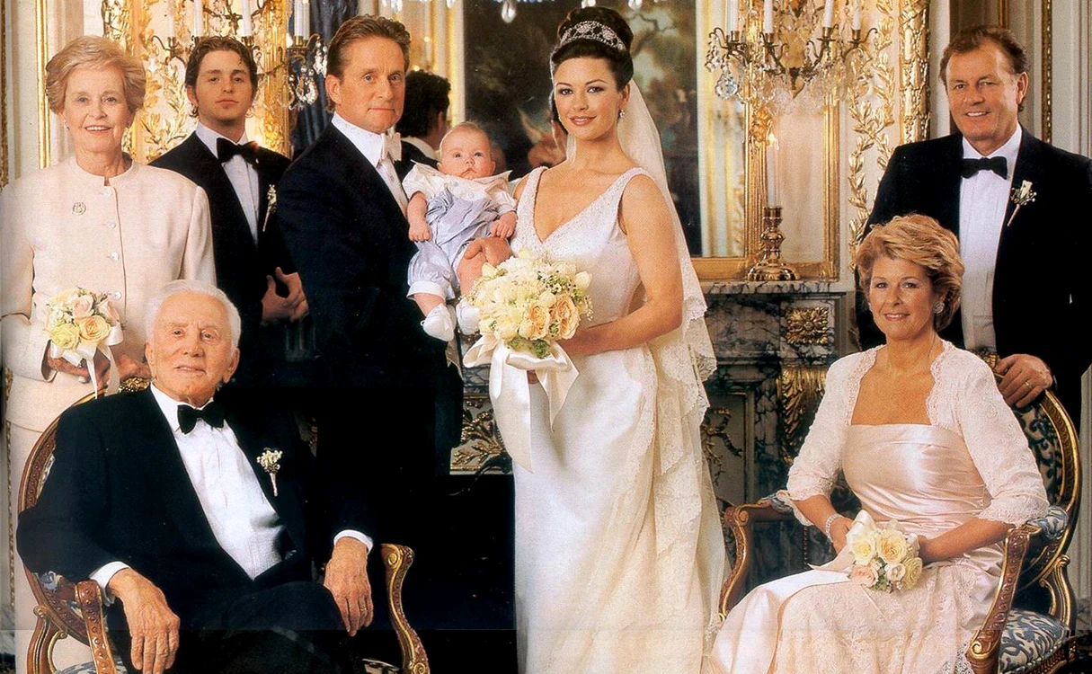Tablou de nuntă Michael Douglas și Catherine Zeta-Jones alături de familie Foto Generation Store