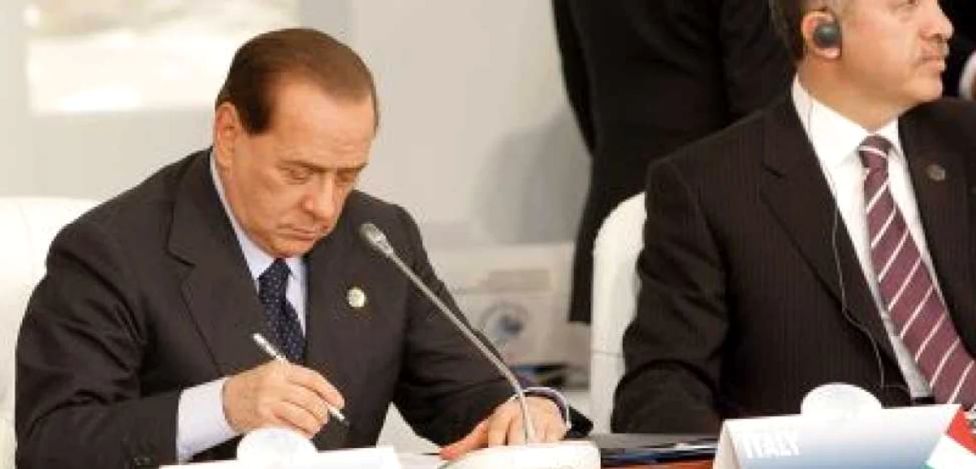 Premierul Silvio Berlusconi este condamnat de Episcopia Italiană