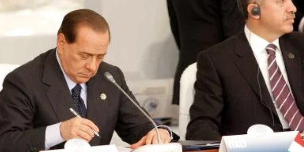 Premierul Silvio Berlusconi este condamnat de Episcopia Italiană