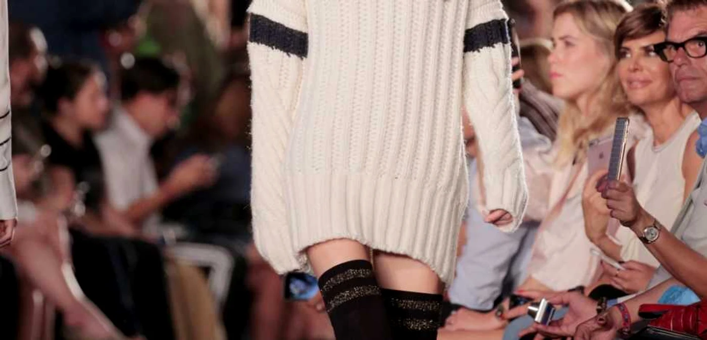 Pulover Tommy Hilfiger. FOTOGRAFII Getty Images