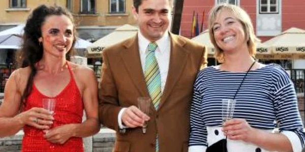Sibiu: Ministrul Paleologu la o şampanie în centrul Sibiului