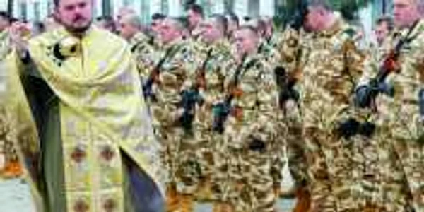 Soldaţii vor fi primiţi acasă în cadrul unui ceremonial militar (Foto arhivă)