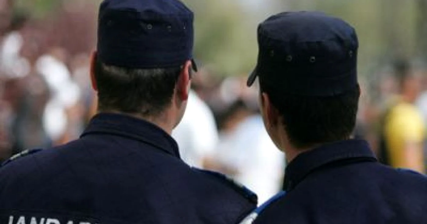 Jandarmii l-au imobilizat pe scandalagiu Foto: Arhivă