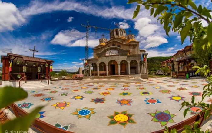 Așa arată curtea bisericii "Ioan iacob Hozevitul" din FloreștiFotografii: Nicu Cherciu