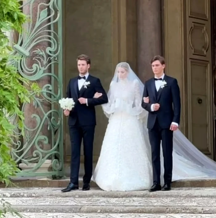 Louis Spencer (foto stânga) a condus-o pe sora sa, Lady Kitty, la altar