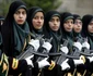 Iran. Tinere în uniformă la o paradă consacrată absolvirii Academiei de Poliţie. Eveniment desfăşurat la Teheran