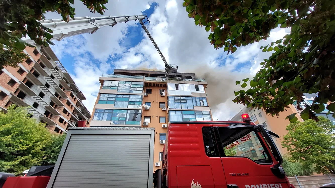 Incendiu la un bloc din Voluntari / Foto ISU