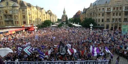Mitingul suporterilor alb-violeti in centrul Timisoarei, miercuri 1 iunie 2011