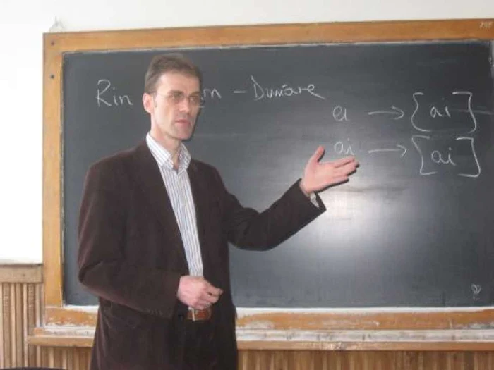 Alexandru Iacob, profesor de geografie la CN „Petru Rareș”