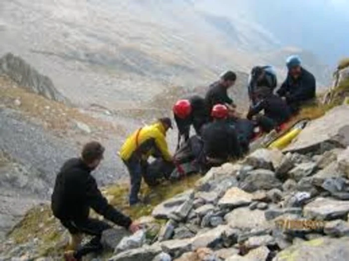 Salvamontiștii trebuie să ajungă într-o zonă greu accesibilă
