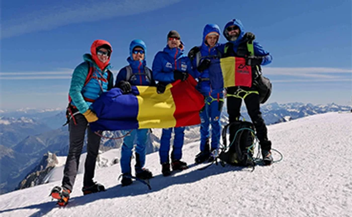 Alex Benchea şi Răzvan Nedu, împreună cu ghidul montan internaţional Cristina Pogăcean