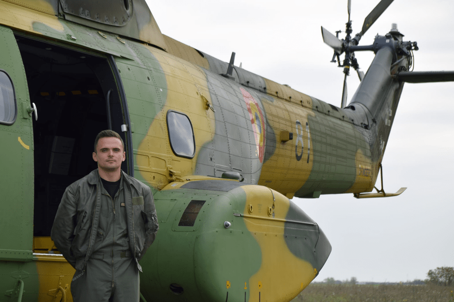 Cel mai tânăr instructor controlor de trafic aerian din Forțele Aeriene Române. Povestea ofițerului Alexandru Hăprian