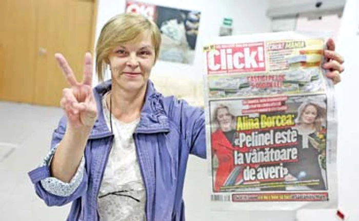 
    Mihaela Georgescu spune că ziarul Click! nu lipseşte din casă nici o ziFoto: Sever Gheorghe  