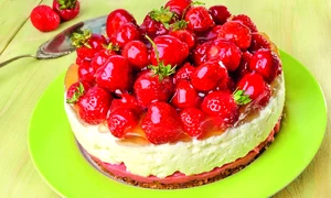 tort de capsuni si crema de iaurt cu blat de biscuiti jpeg