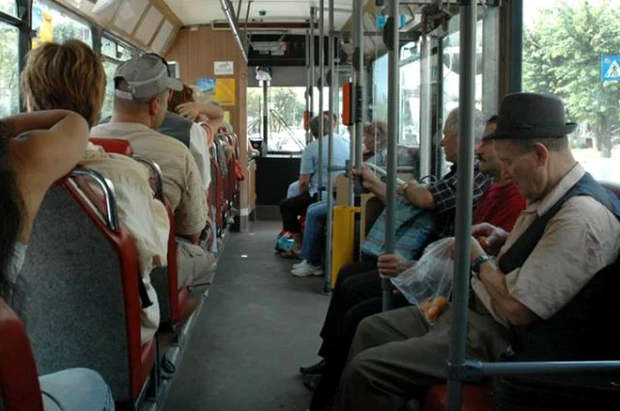 Pensionarii din Iaşi beneficiază de gratuite pe mijloacele de transport în comun FOTO Arhivă