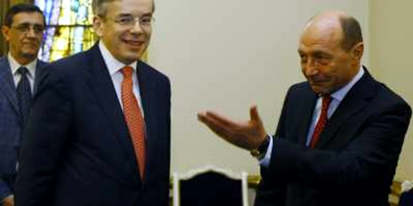 Traian Băsescu discută cu președintele EBRD Thomas Mirow.