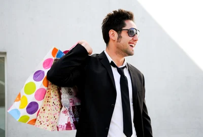 barbat shopping - shutterstock