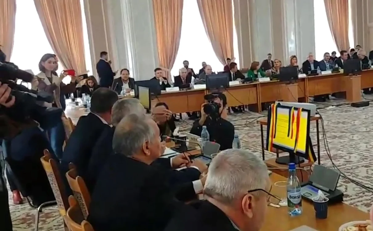 În ciuda ironiilor și a întrebărilor-capcană, candidații au fost avizați de comisii