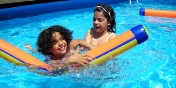 Bacău: Băcăuanii aleg piscinele private în weekend