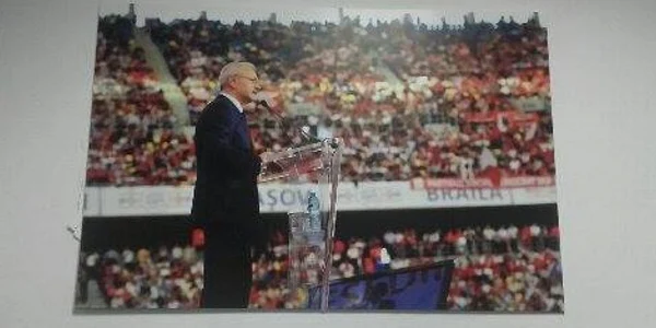 LIviu Dragnea in tablourile de pe peretii sediului PSD FOTO Madalina Mihalache