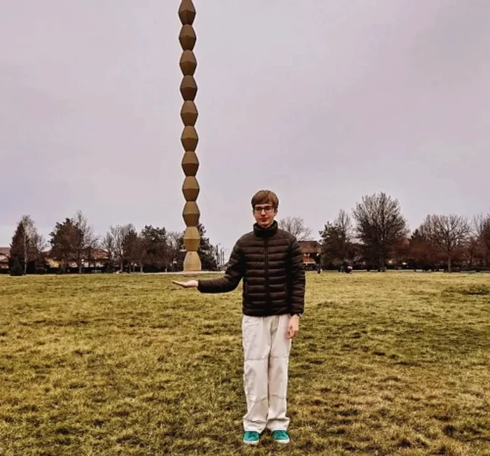 Alexandru, fiul adoptiv al Oanei Sârbu, are 16 ani FOTO: Instagram