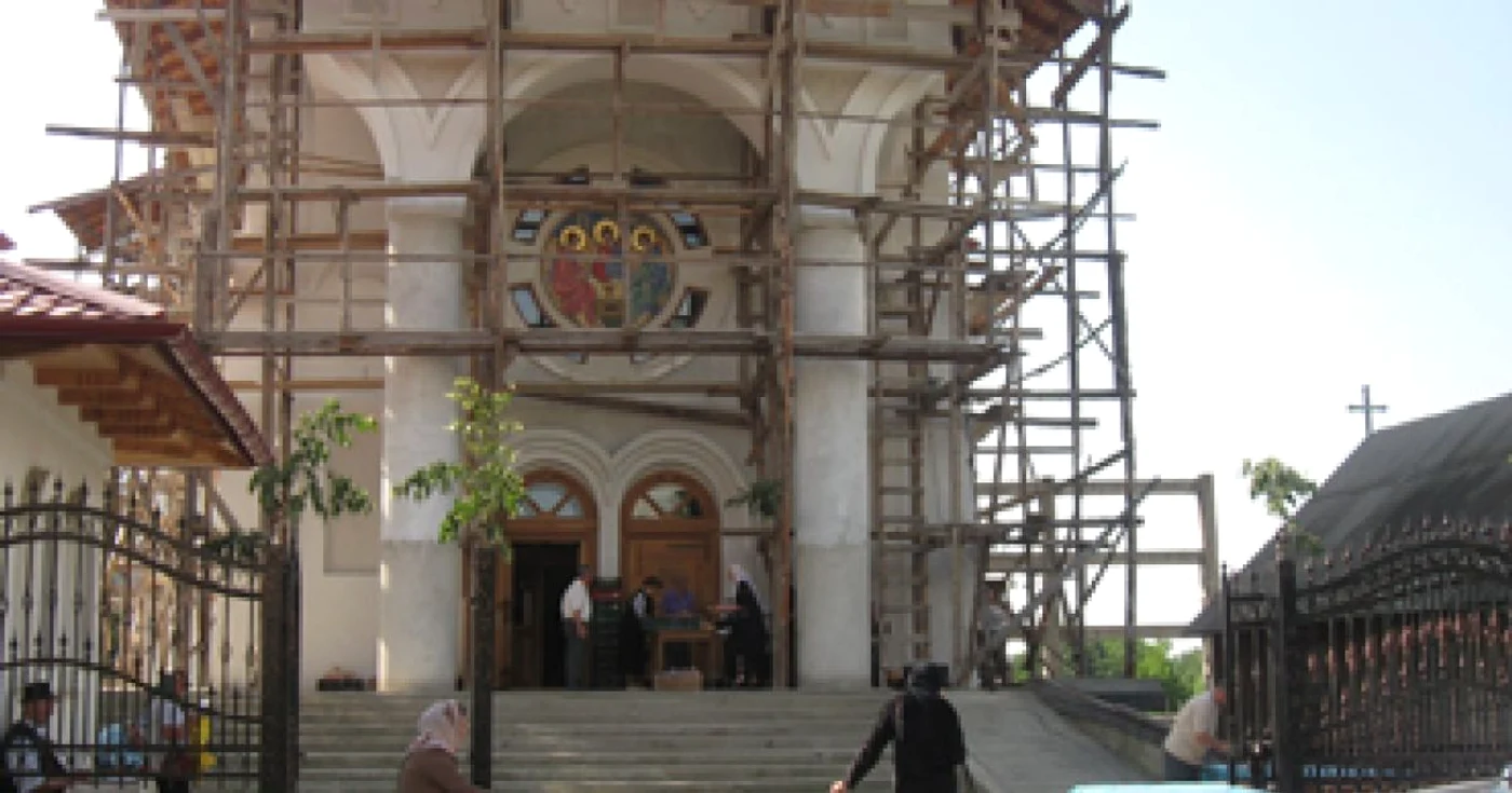 Suceava: Sucevencele dau cratiţa pe rugăciuni