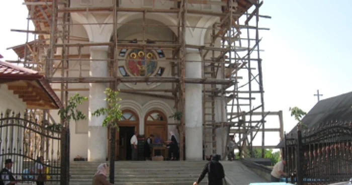 Suceava: Sucevencele dau cratiţa pe rugăciuni