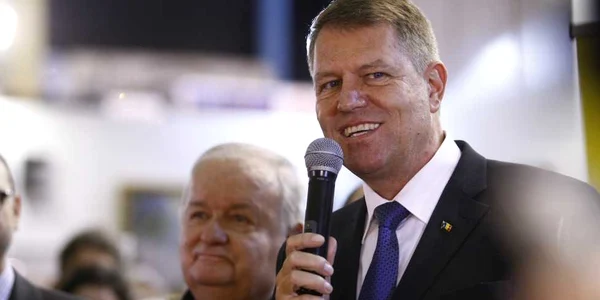 Lansare de carte Klaus Iohannis la Gaudeamus FOTO David Muntean