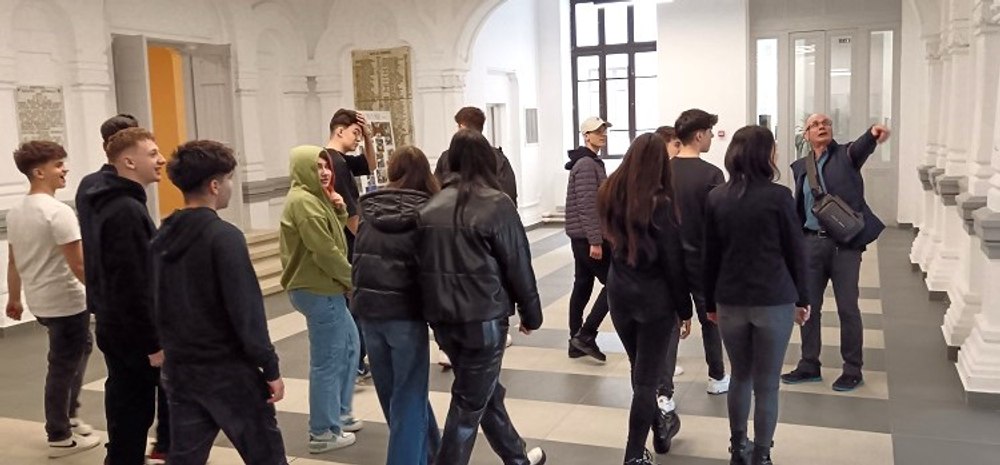 Colegiu din Buzău, cel mai modern din țară. Noutățile găsite de elevi și profesorii de la „Mihai Eminescu“ la revenirea după reabilitare FOTO