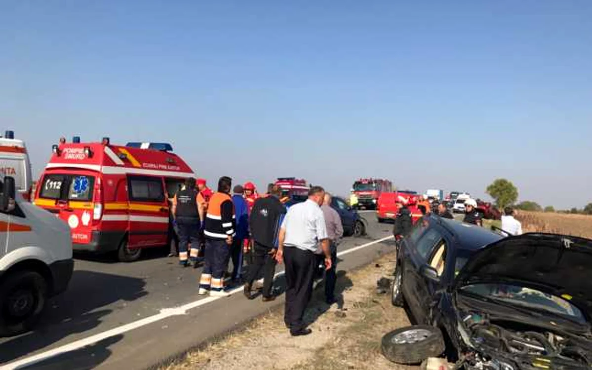 La locul accidentului s-au deplasat mai multe echipaje ale Ambulanţei Olt şi ale ISU Olt