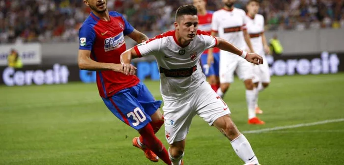 Dinamovistul Steliano Filip (în alb) nu va mai juca în echipament Nike din sezonul viitor