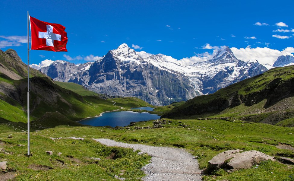 Elveția va supune votului cetățenilor o inițiativă a extremei drepte pentru limitarea populației la 10 milioane