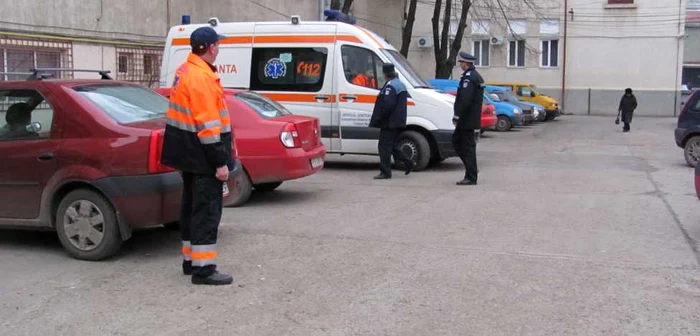 Medicii de pe ambulanţă au anunţat Poliţia 