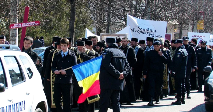 Manifestanţii au plecat din faţa Catedralei „Sf. Sava”                                                FOTO: Iulian Bunilă