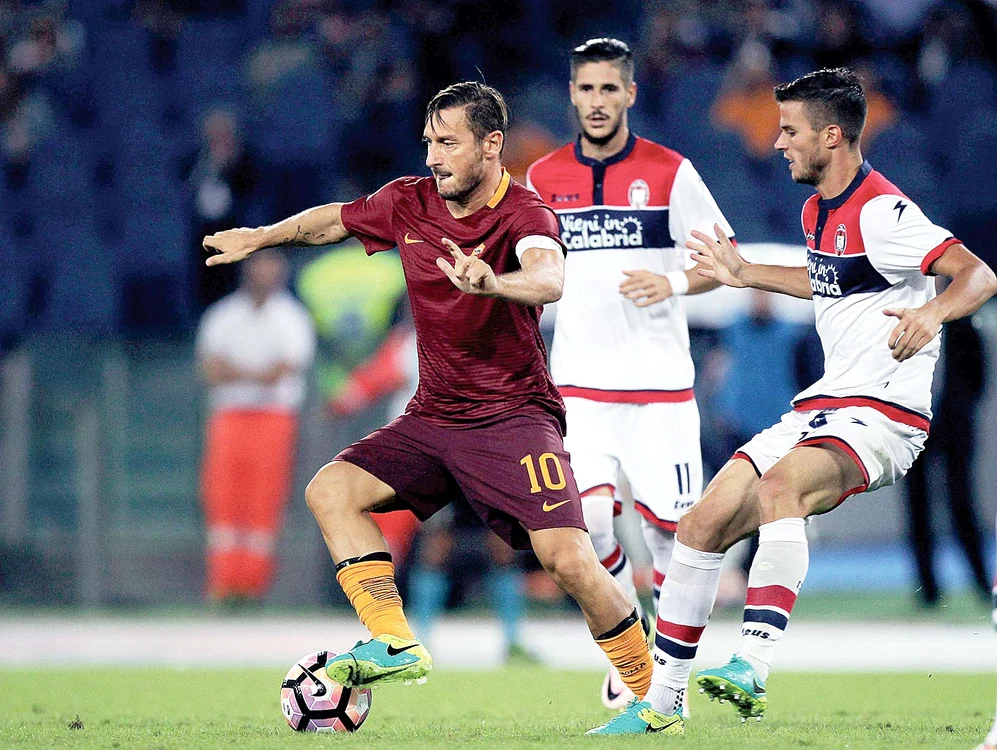 
    Azi, Totti  împlineşte 40 de ani  