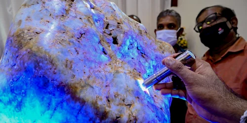 cel mai mare filon de safir din lume foto AFP jpg
