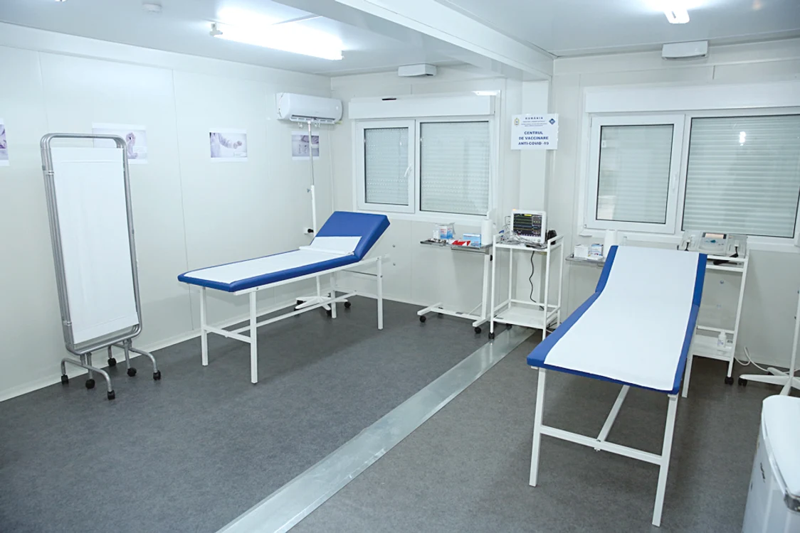Aşa arată la interior containerul mobil de vaccinare